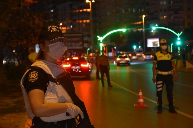 Adana'da narkotik ve "abart egzoz" uygulaması