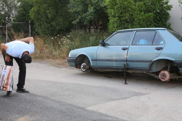 Adana'da otomobilin lastikleri çalındı