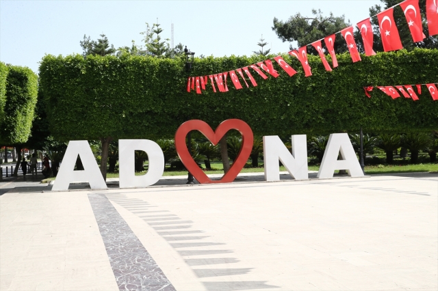 Adana'da sıcak hava bunaltıyor