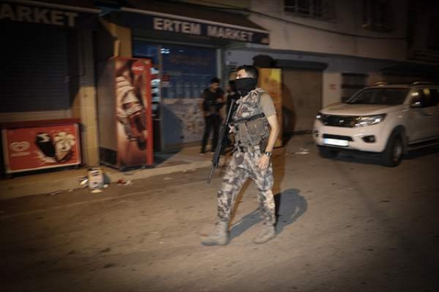 Adana'da sokağa el yapımı patlayıcı atıldı