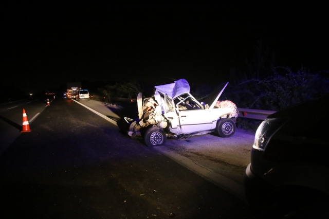 Adana'da tır otomobile çarptı: 1 ölü, 4 yaralı