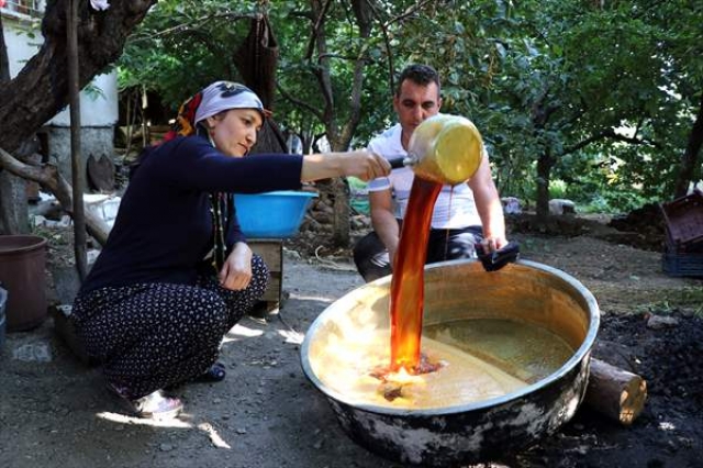 Adana'da üzüm pekmezi mesaisi