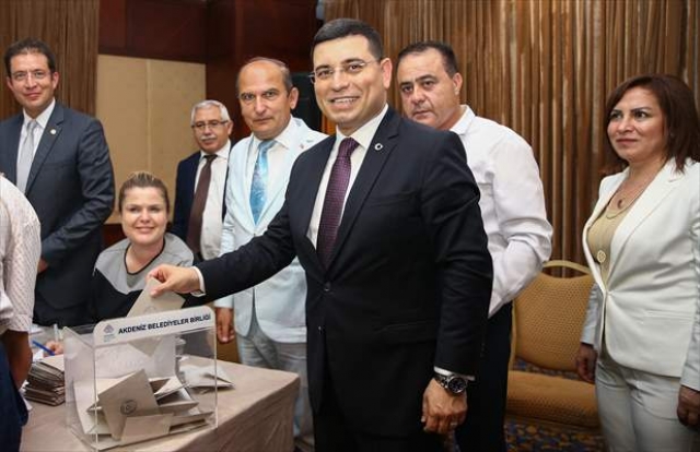 Akdeniz Belediyeler Birliği Başkanlığına Tütüncü seçildi