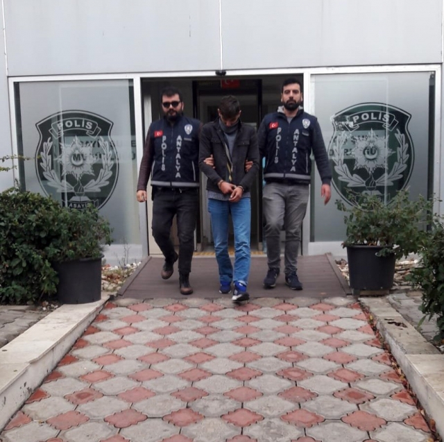 Akü hırsızları satış yaparken yakalandı 