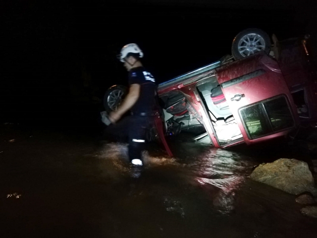 Alanya'da köprüden çaya devrilen hafif ticari aracın sürücüsü öldü