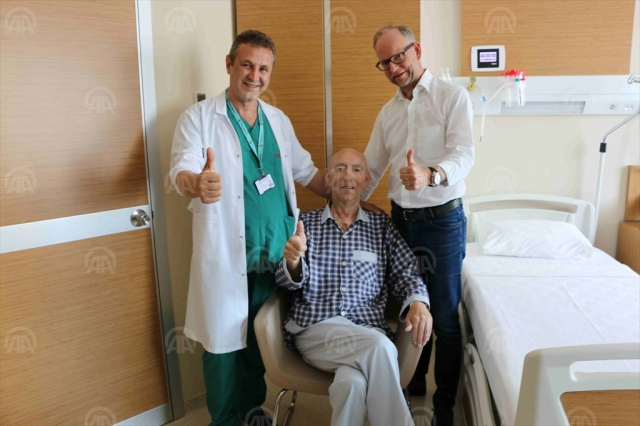 Alman siyasetçi Türk doktorlarla sağlığına kavuştu