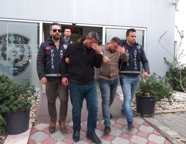 "Altınları hocaya okutalım" diyerek dolandırmışlar 