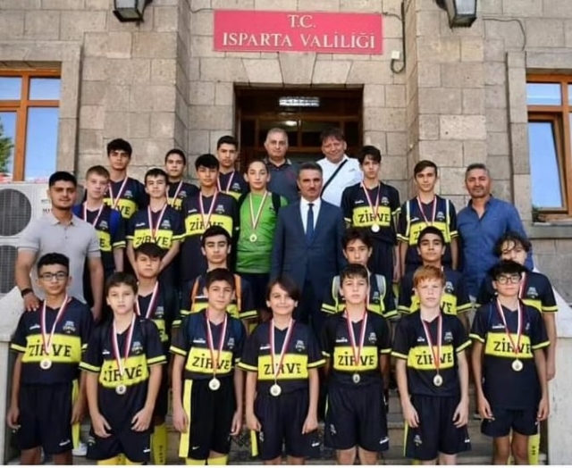 Amatör U14 Liginde Zirvespor, Şampiyonluk Kupasını Kaldırdı!