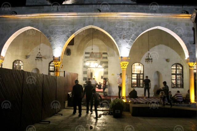 Anadolu'nun ilk camisi Habib-i Neccar'da teravih
