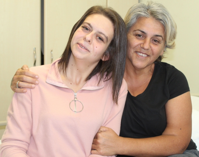 Anne ve kız tüp mide ameliyatıyla toplamda 104 kilo verdi 
