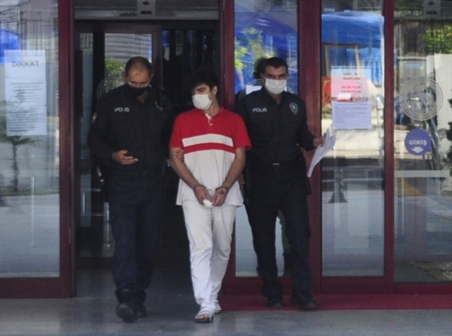 Annesinin evlendiği kişiyi bıçakla yaralayan genç tutuklandı