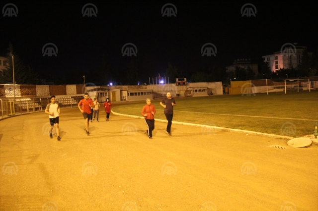 Antakya Atatürk Stadı, iftar sonrası vatandaşın hizmetine açıldı