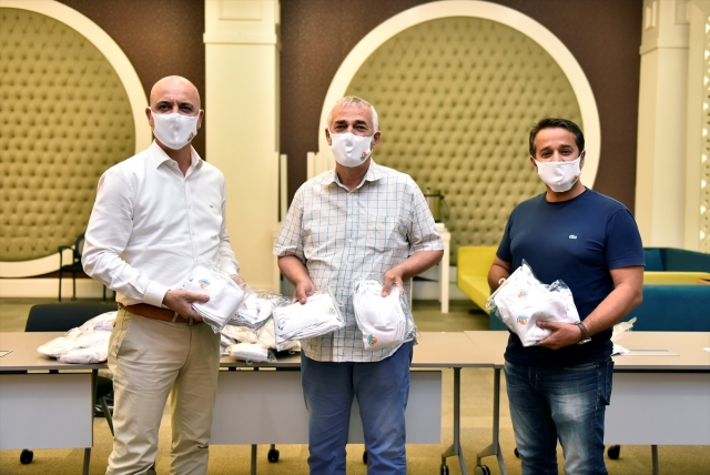 Antalya OSB, fabrikalara siperlik ve maske dağıttı