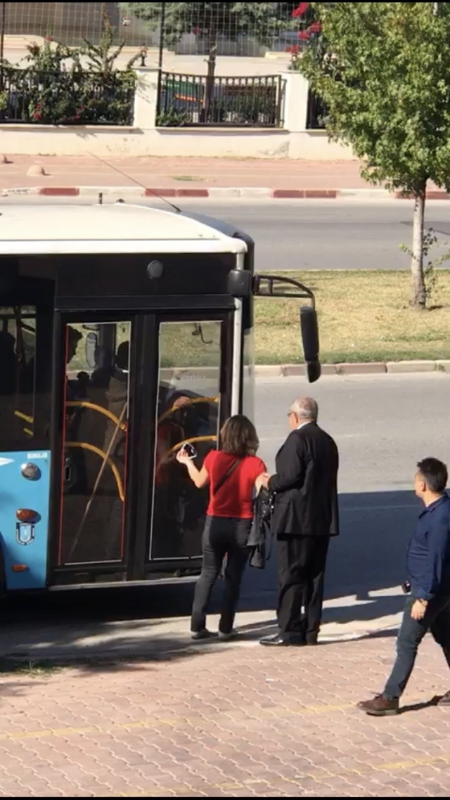  Antalya Büyükşehir gaziyi araçtan indiren şoförü affetmedi  