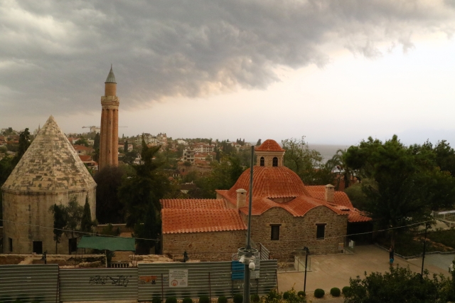 Antalya’da 20 saatte iki farklı görüntü 