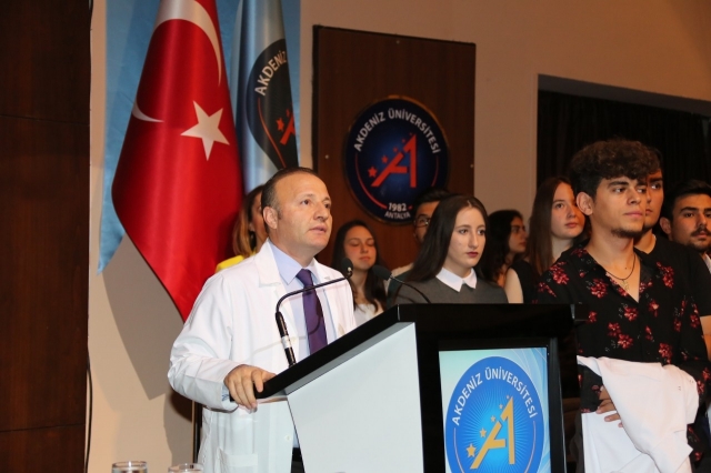 Antalya’da 265 hekim adayı ‘Beyaz Önlük’ giydi   