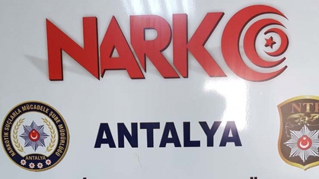 Antalya’da 890 adet uyuşturucu hap ele geçirildi 