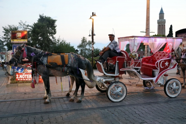 Antalya’da faytonlar kaldırılacak 