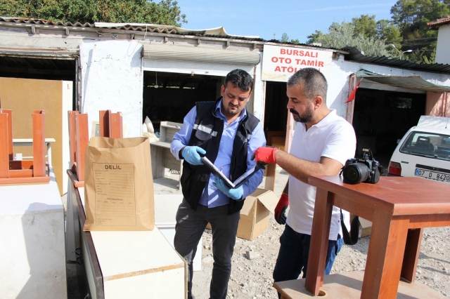 Antalya’da FETÖ deposuna baskın 