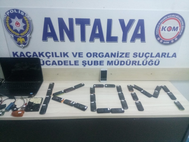Antalya’da kaçak cep telefonu operasyonu   