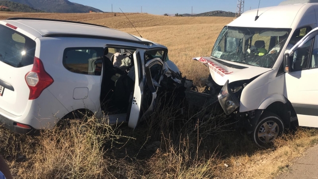 Antalya’da trafik kazası: 16 yaralı  