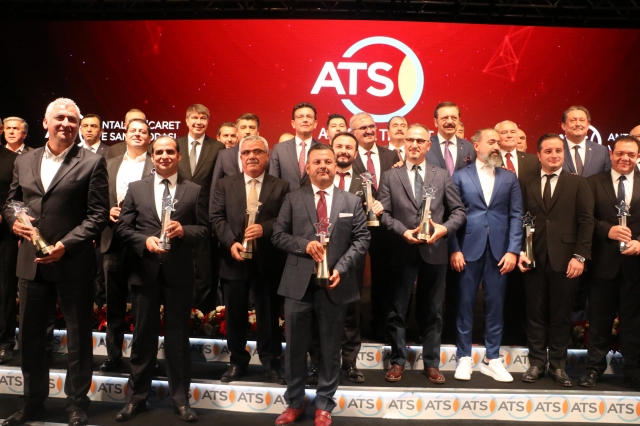 Antalya ekonomisinin 'en'leri durumundaki firma ve kişiler ödüllendirildi 
