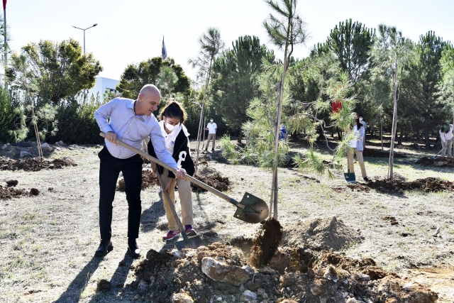 ANTALYA OSB TEKNİK KOLEJİ ÖĞRENCİLERİ FİDAN DİKTİ