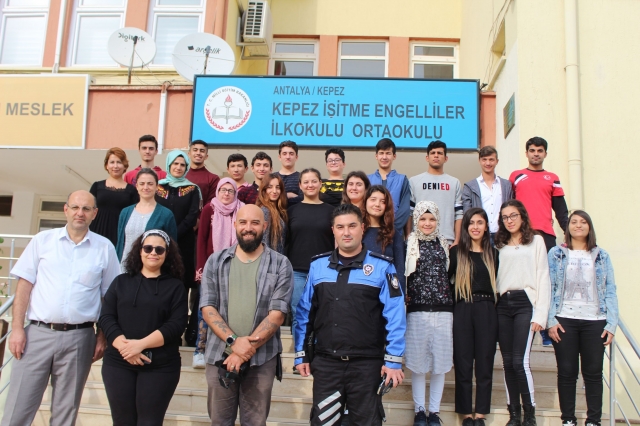 Antalya polisinden işitme engelli öğrencilere fotoğrafçılık eğitimi  