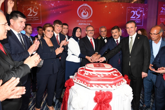 Antalya protokolü resepsiyonda buluştu   
