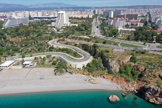 Antalya ve Muğla'nın turistik bölgelerinde sessizlik hakim