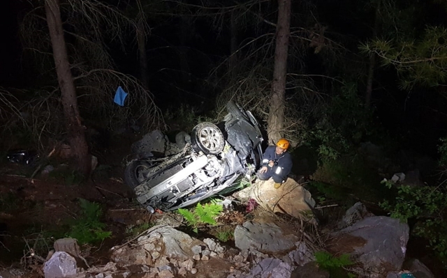 Antalya'da uçuruma yuvarlanan otomobildeki 1 kişi öldü 1 kişi yaralandı