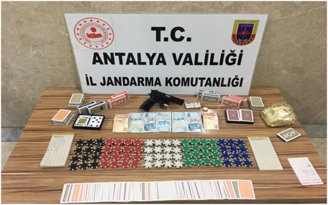 Antalya'da villada kumar oynayan 17 kişiye para cezası