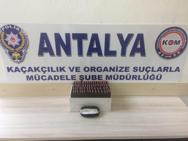 Antalya'da 1.5 milyon dolar değerinde 'Kobra zehri' ele geçirildi 
