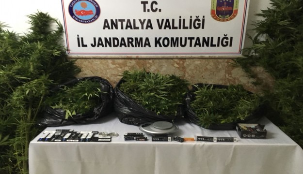  Antalya'da 26,5 kilo esrar ele geçirildi 