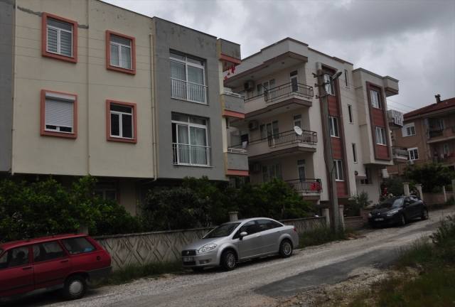 Antalya'da 3. katın penceresinden düşen çocuk yaralandı