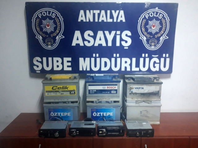 Antalya'da araçlardan akü ve teyp hırsızlığı 