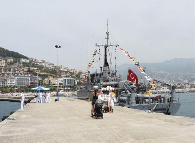 Antalya'da askeri gemiler ziyarete açıldı