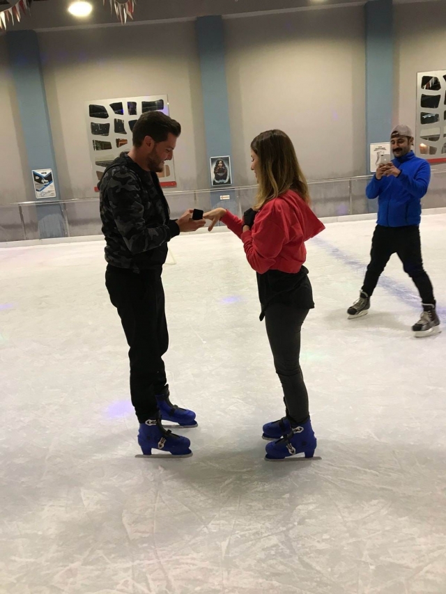 Antalya'da buz üstünde evlilik teklifi  