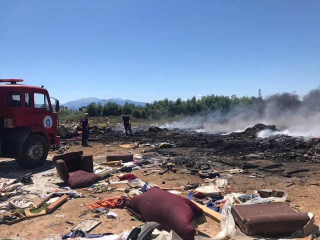 Antalya'da çöplük alanda yangın