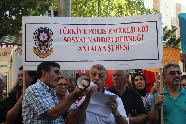 Antalya'da emekli polislerden 3600 ek gösterge talebi  