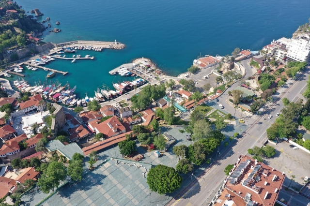  Antalya'da "evde kal" çağrısına uyuldu
