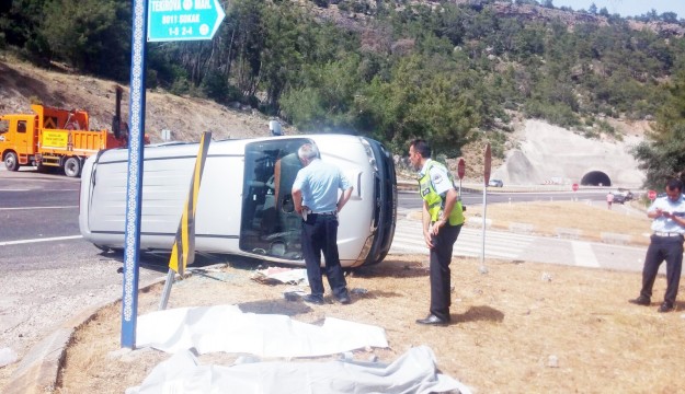 Antalya'da Güney Koreli turistleri taşıyan minibüs kaza yaptı: 4 ölü 