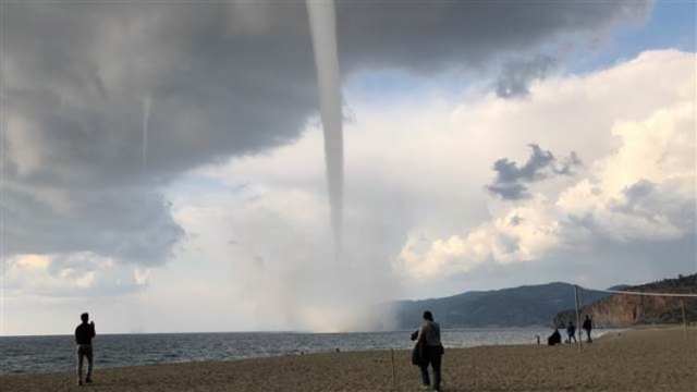 Antalya'da Hortumda zarar görenlere 6 milyon liralık yardım