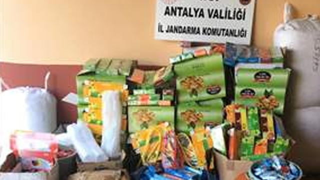 Antalya'da kaçak nargile tütünü operasyonu