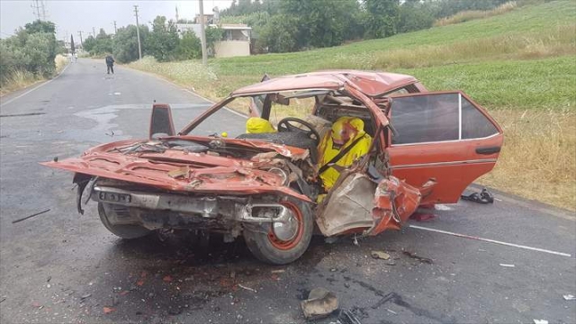 Antalya'da kamyonetle otomobil çarpıştı: 1 ölü, 3 yaralı