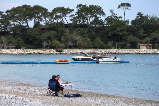 ​Antalya'da nisanda deniz keyfi