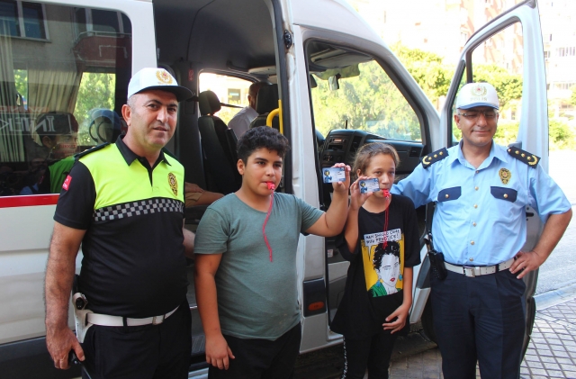 Antalya'da okul servislerinde dedektif dönemi   