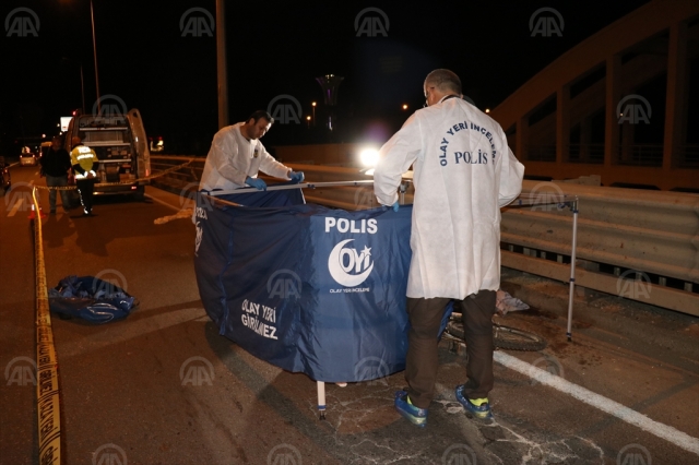 Antalya'da tır dorsesinin çarptığı bisikletli öldü