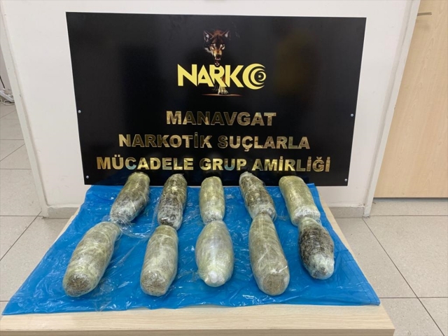 Antalya'da yakıt deposunda esrar ele geçirilen otomobilin sürücüsü tutuklandı