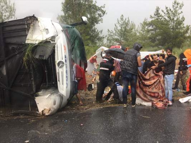 ​Antalya'da yolcu otobüsünün devrilmesi